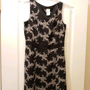 NWT Ann Taylor Petites size 6 sleeveless dress

Still NWT.  Cute dress!